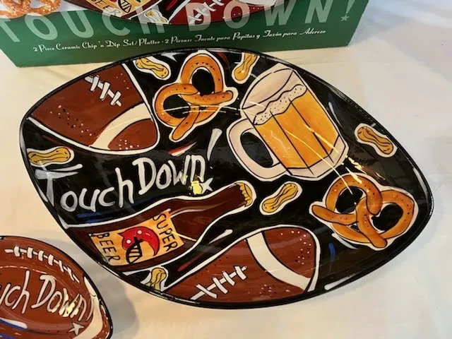 2pc chips and dip football theme plate setting