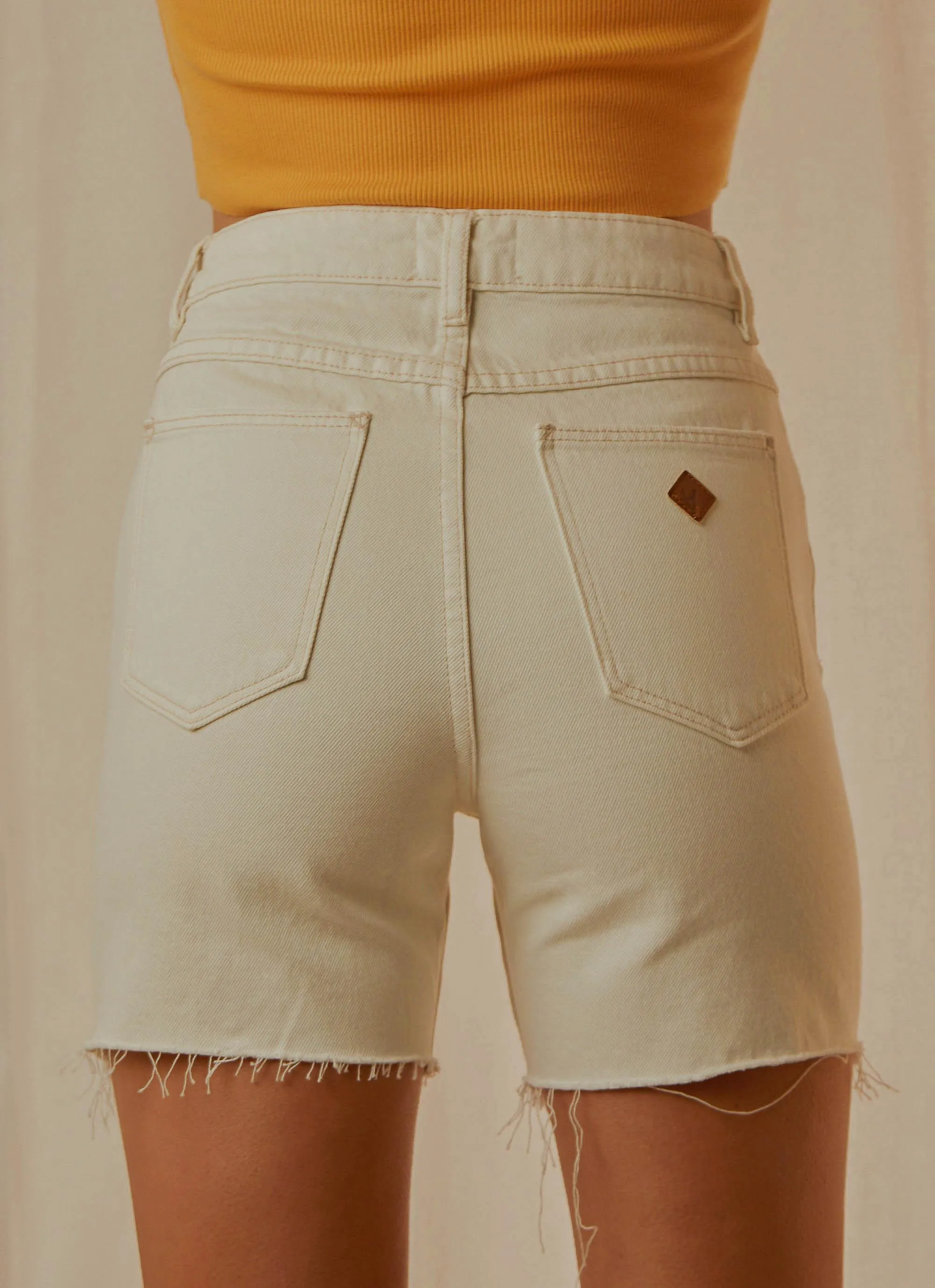 A Claudia Cut Off Short - Stone White