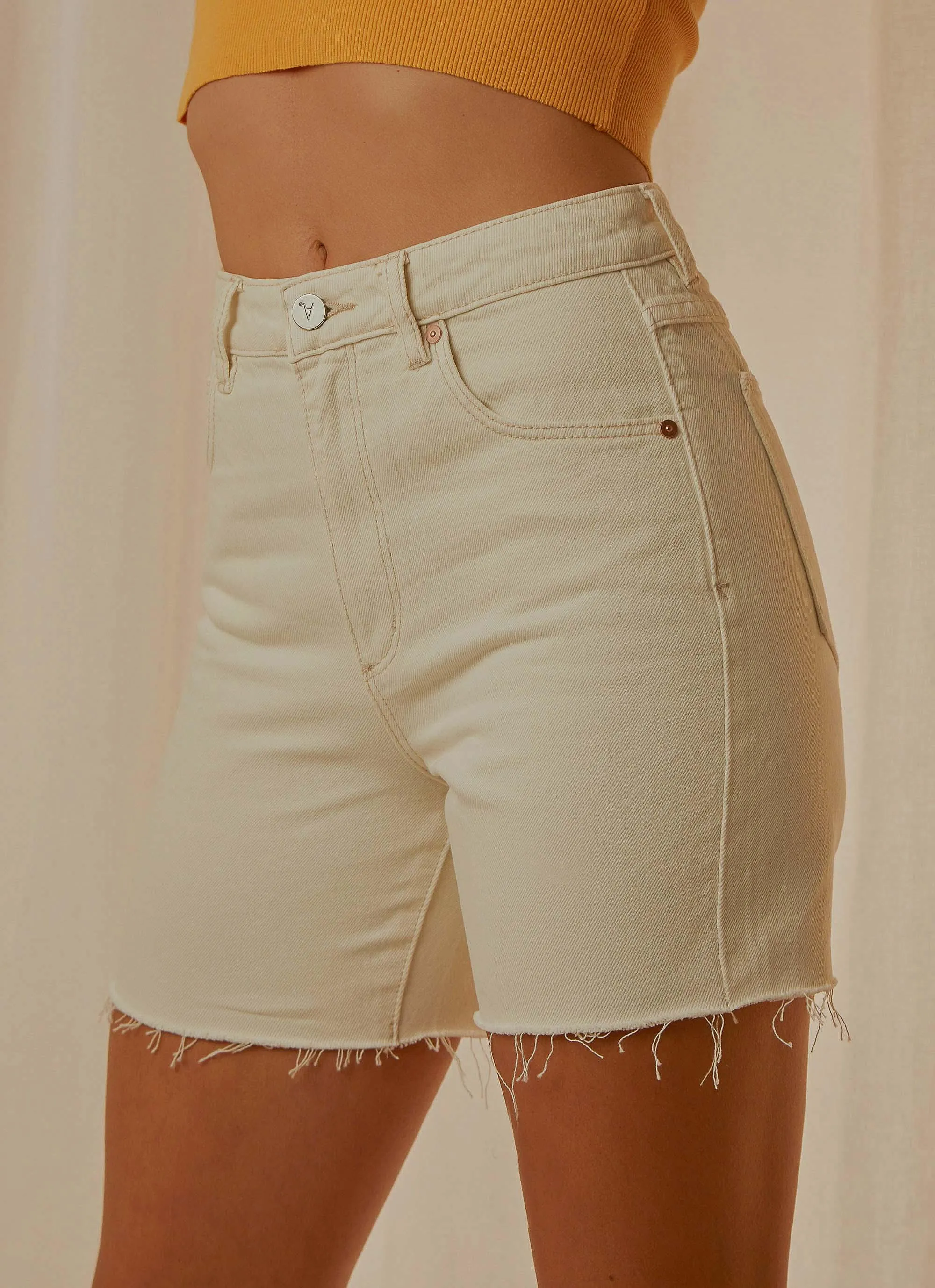 A Claudia Cut Off Short - Stone White