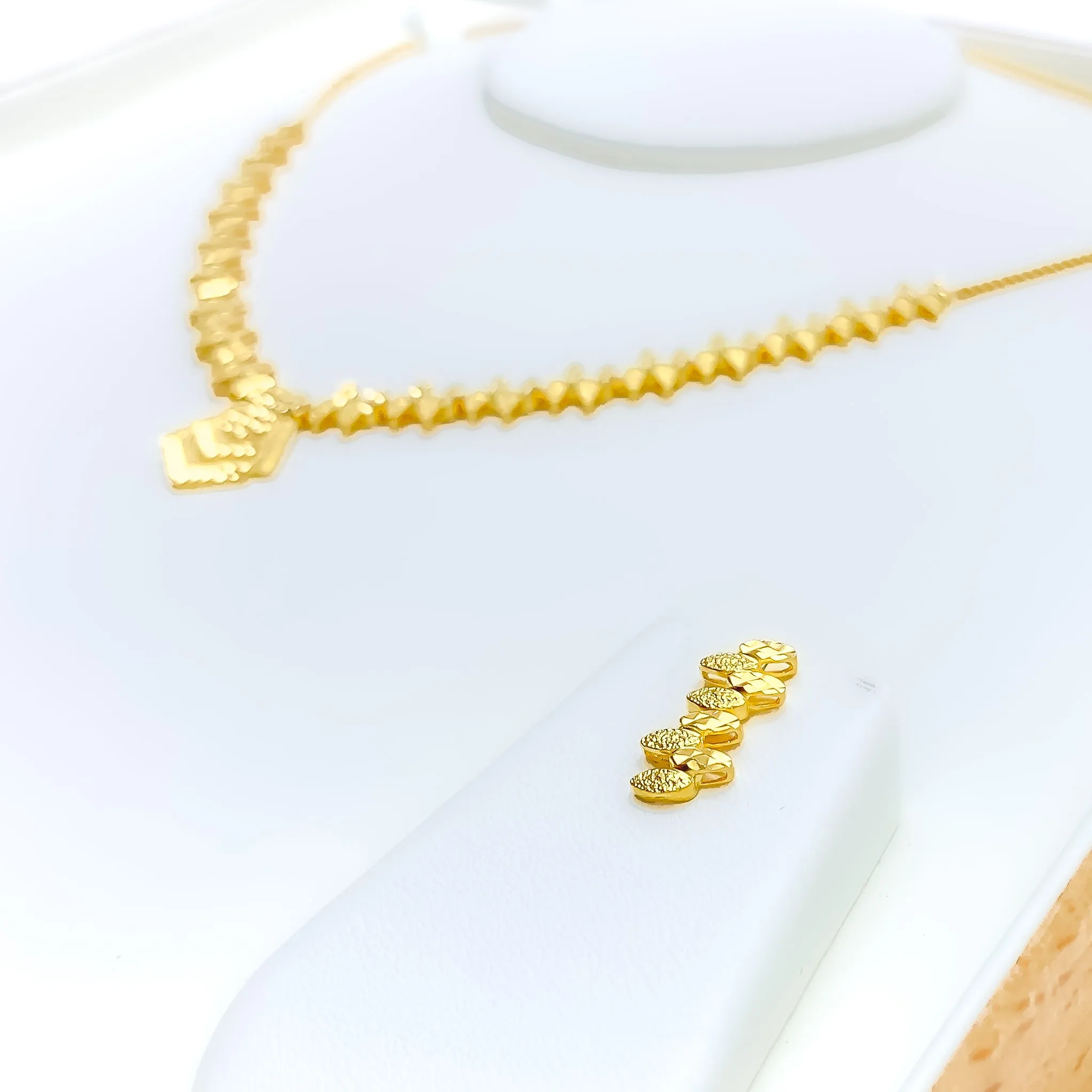 Alternating Tapered 22K Gold Necklace Set