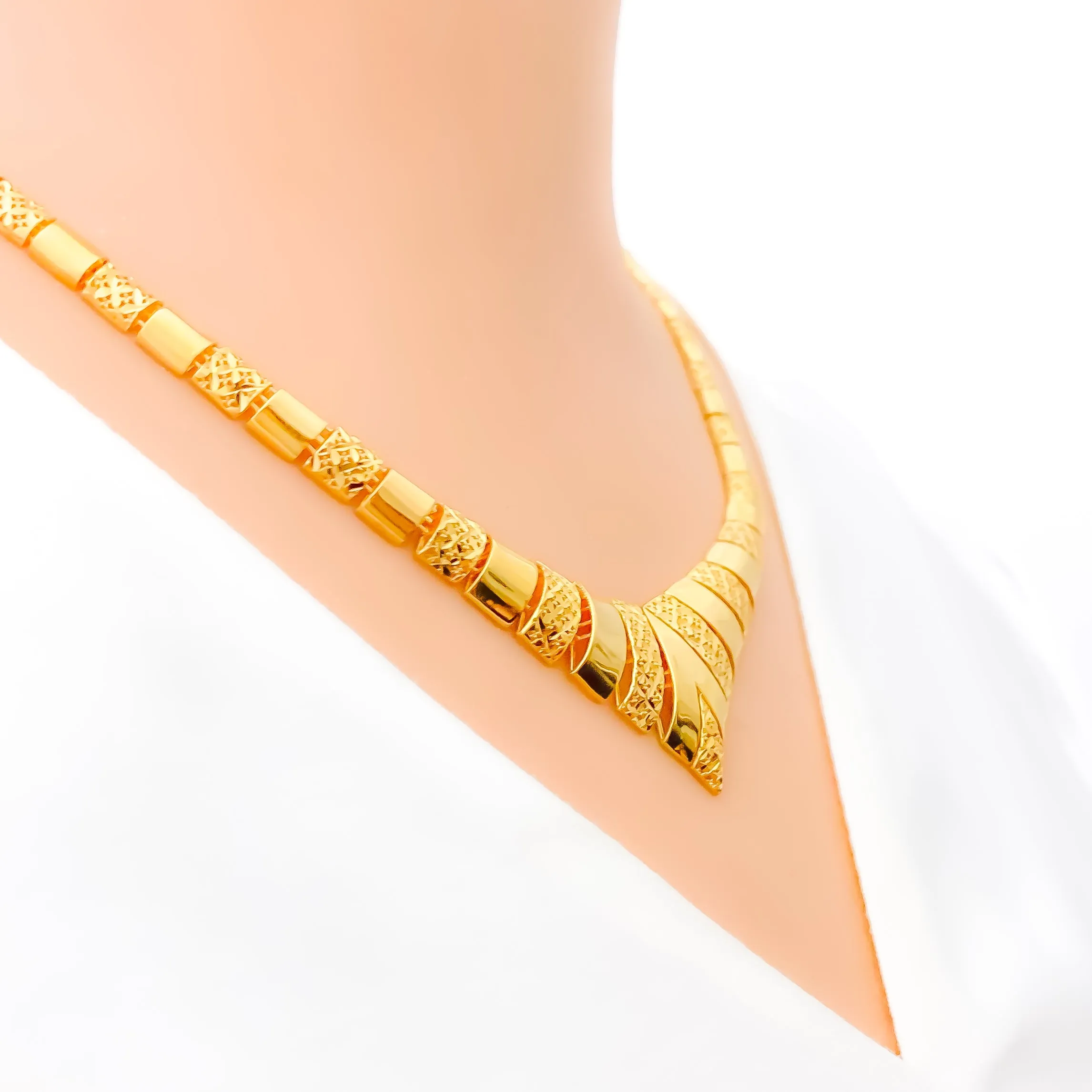 Alternating V - Shaped 22K Gold Necklace Set