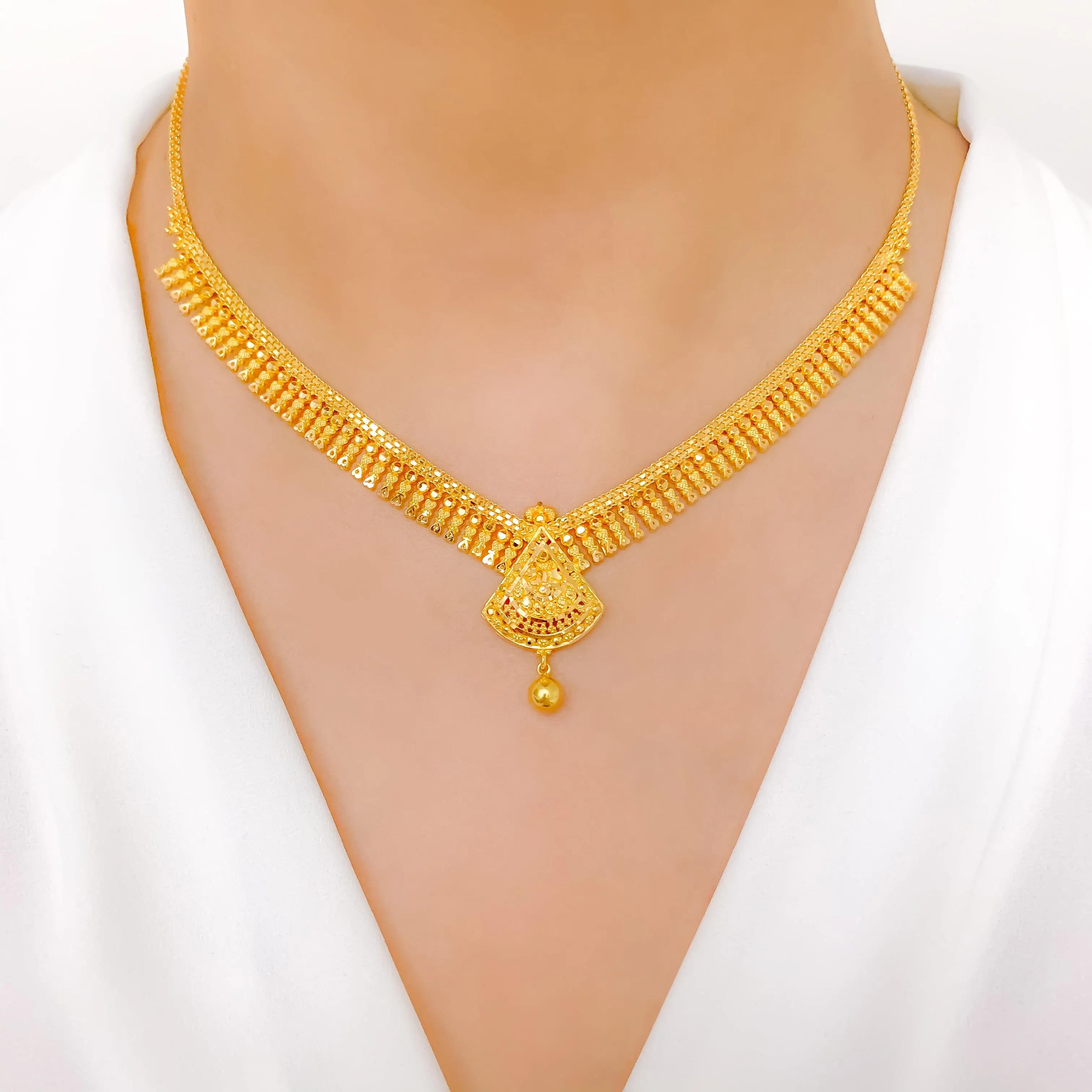 Attractive Matte Necklace Set