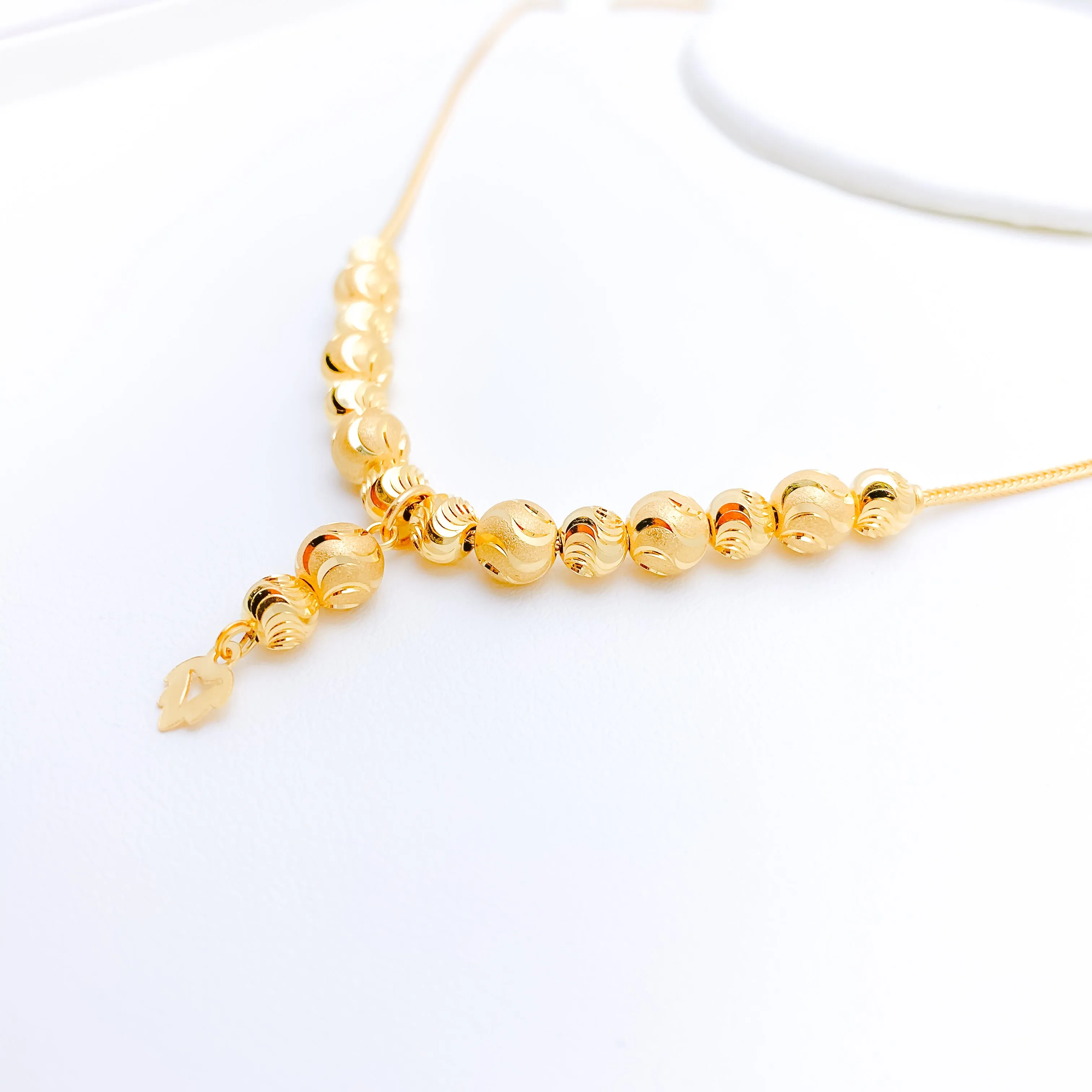 Attractive Wave Cut Necklace