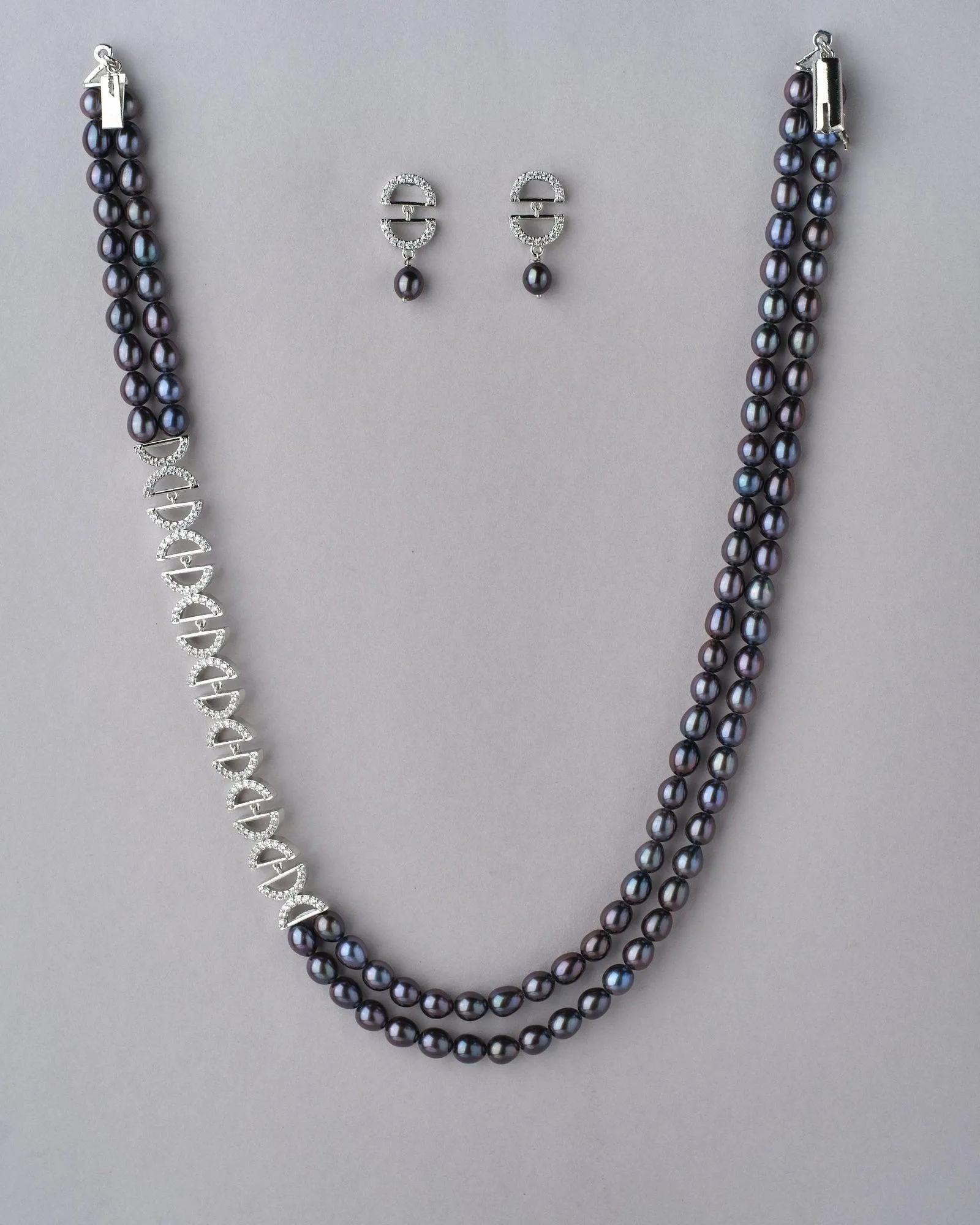 Beauty That shines Pearl Necklace Set