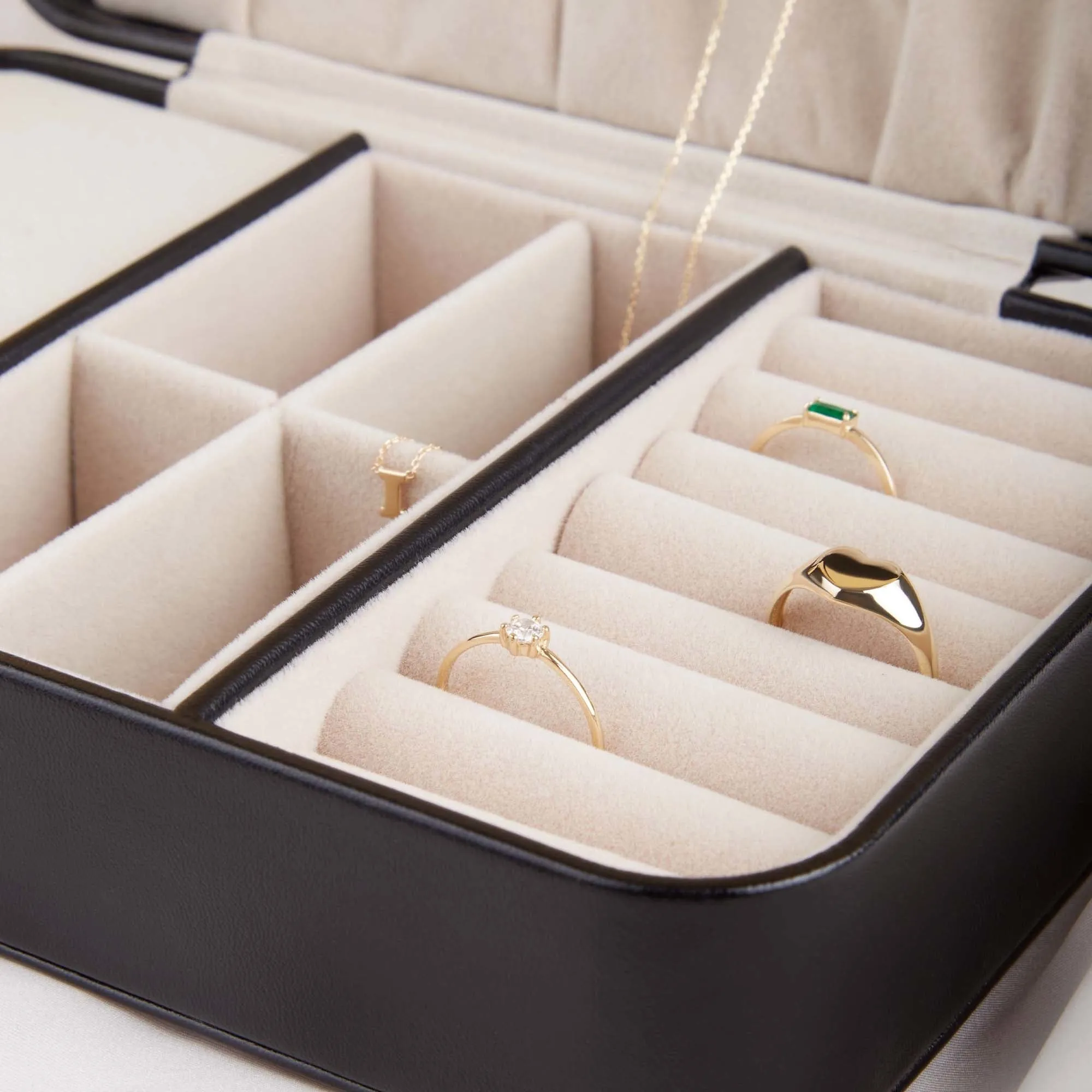 Cadeau d'Isabel black jewellery box