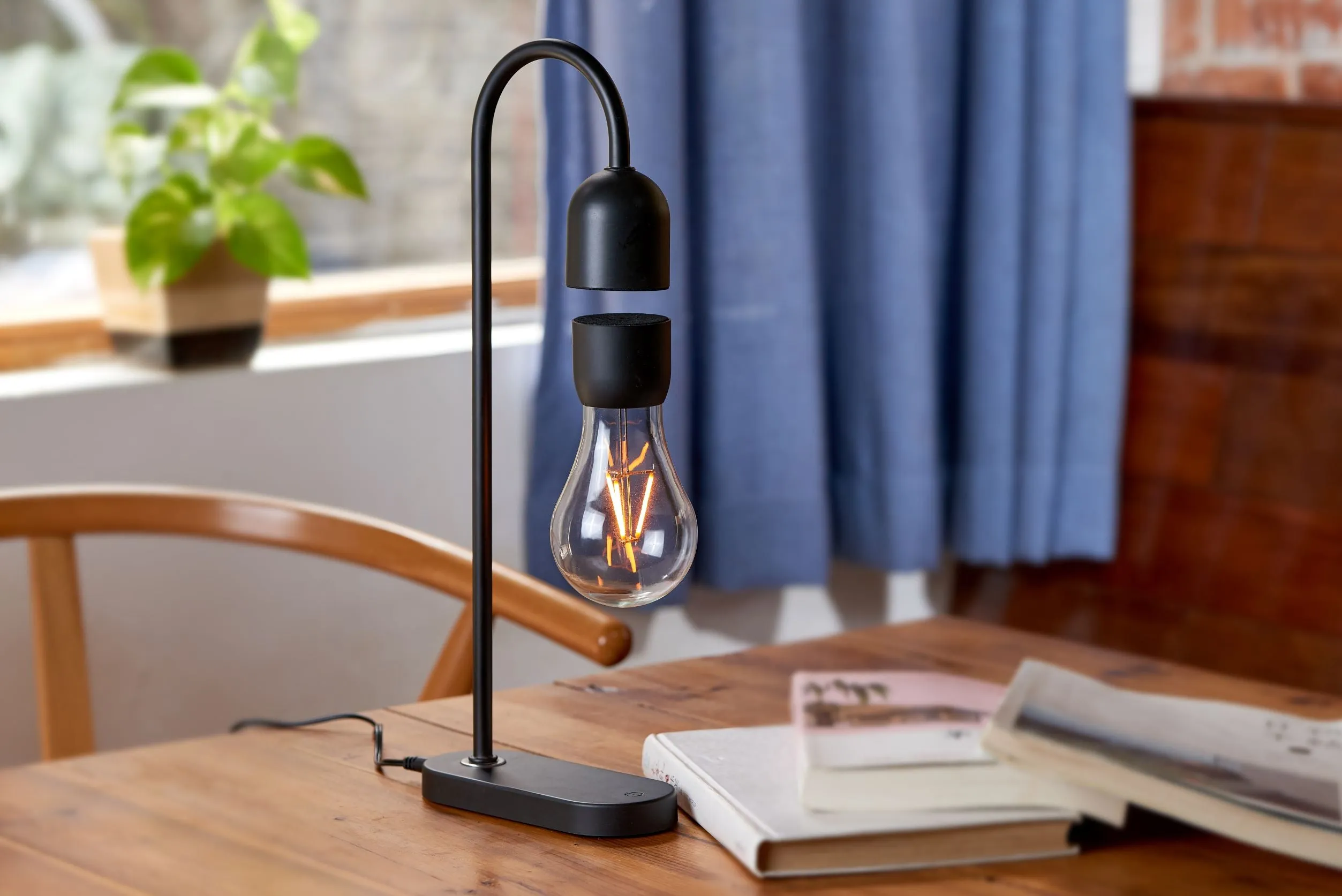 Evaro LightBulb Lamp - Black