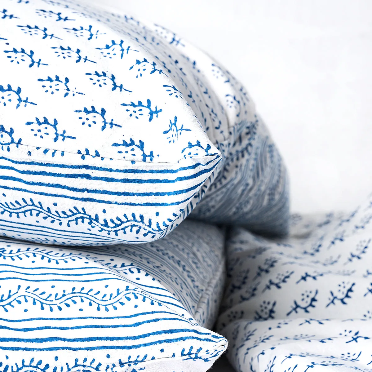 Tilonia® King Duvet Set - Centipede Stripe & Sprig in Blue