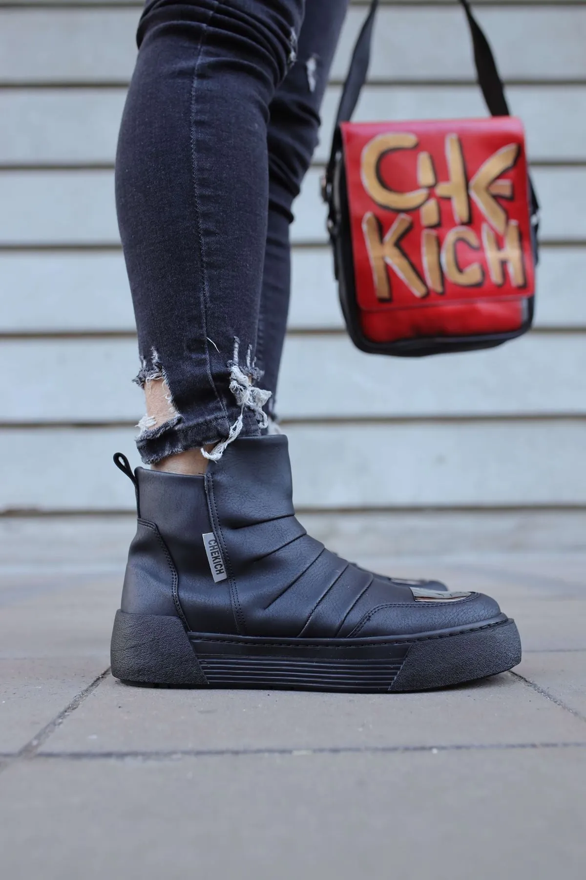 Triple Black Mid Top Sneaker CH113